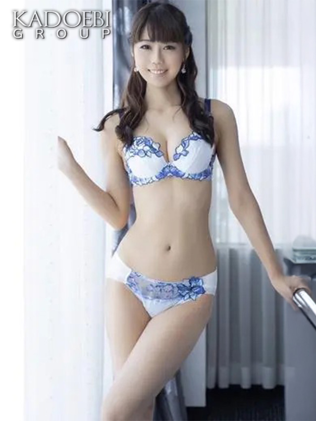 春名 葵